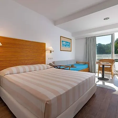 Dionysos Hotel