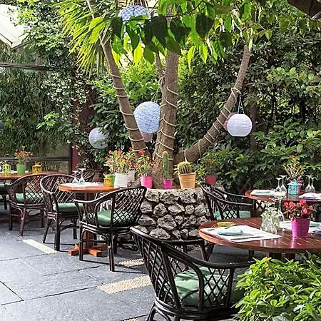 Dionysos Hotel